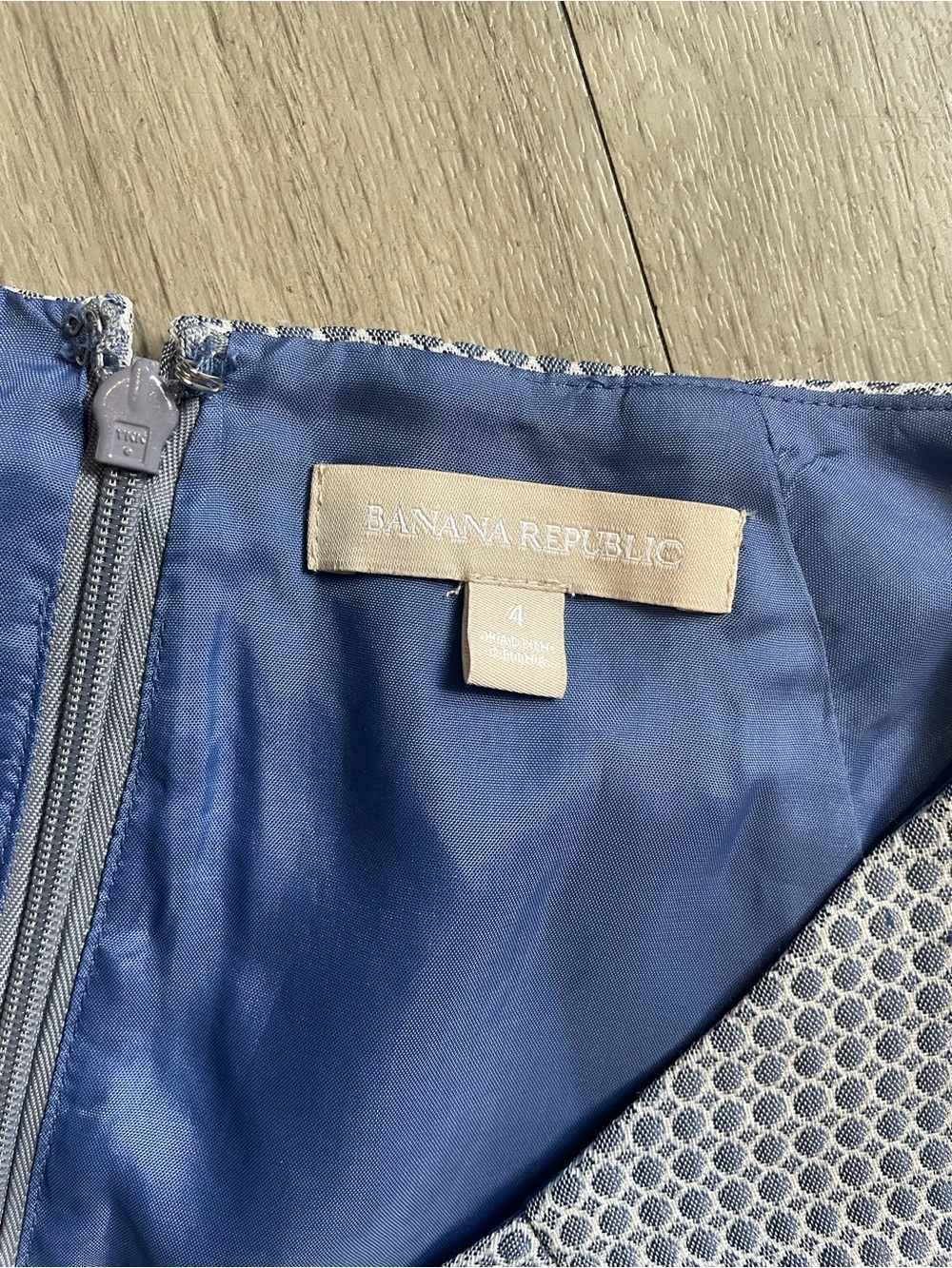 Banana Republic White and Blue Textured Midi Dress - Picture 2 of 3